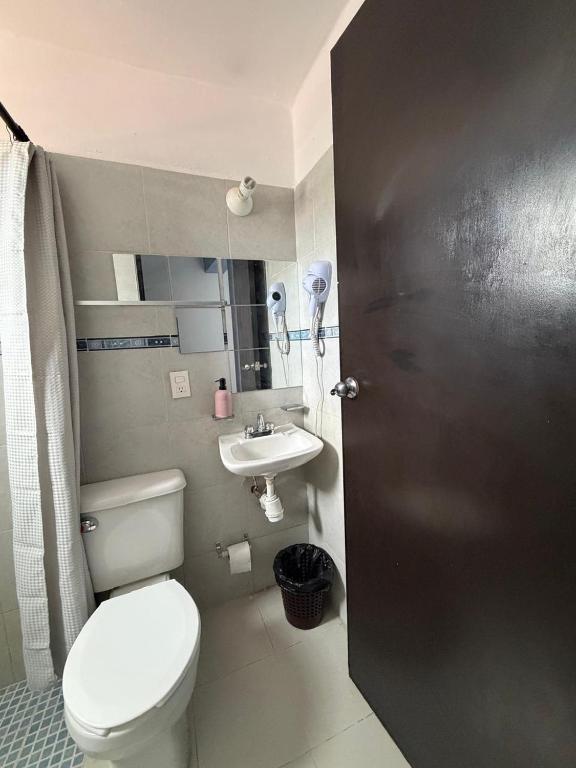 Room 2 with attached bathroom - 4