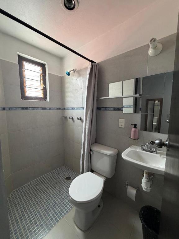 Room 2 with attached bathroom - 5