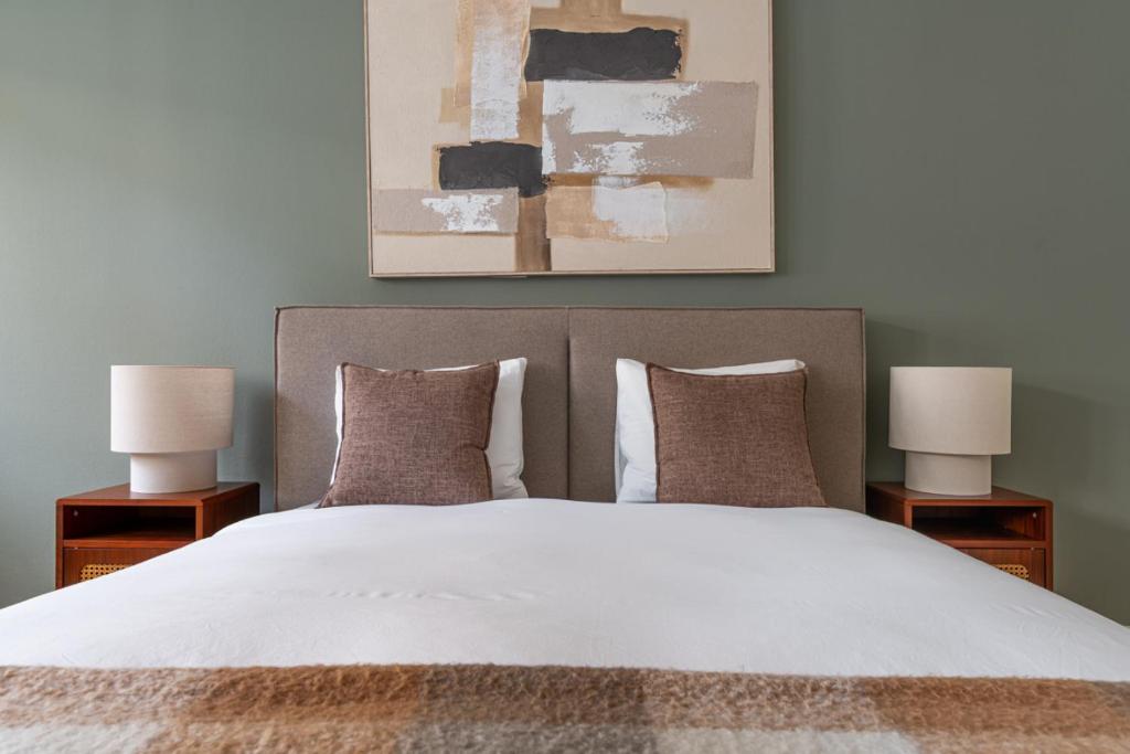 Chic & Central Lakeside Home #15 - 3