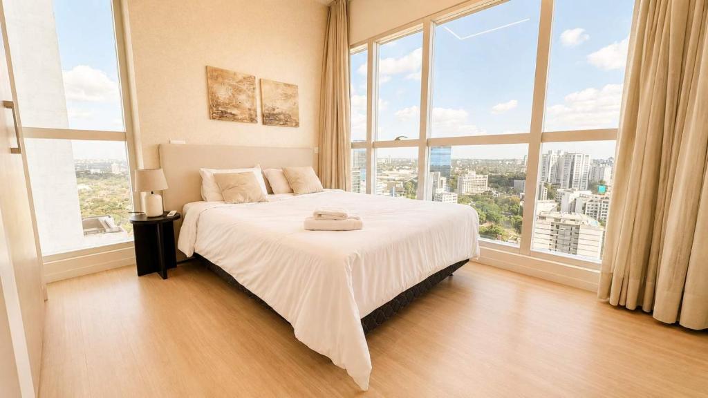 2BDR Luxurious Getaway at Tallest Building - 4