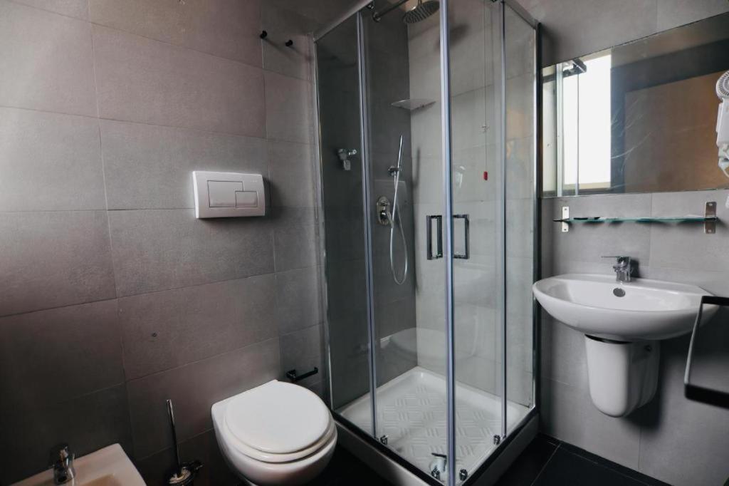 Noah Gate Hotel & Suites - 3