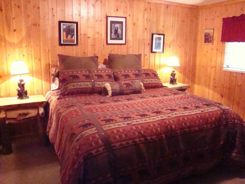 Yellowstone Wildlife Cabins — Hotel in West Yellowstone (MT)