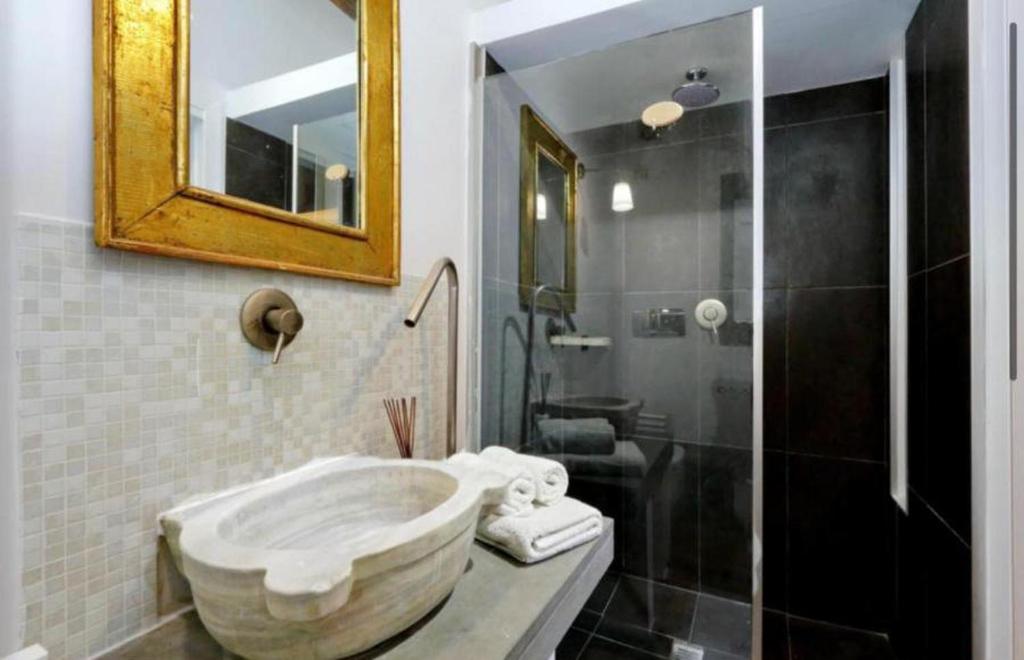 Pantheon Heritage Suite - Piazza delle Coppelle By RHR - 5