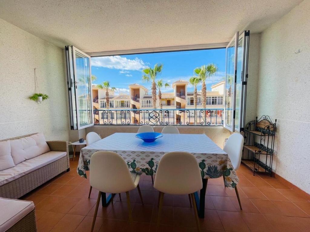 2 Swimming Pools, 6 people, Close to City Centre, Palm and Swimming Pool View - 4