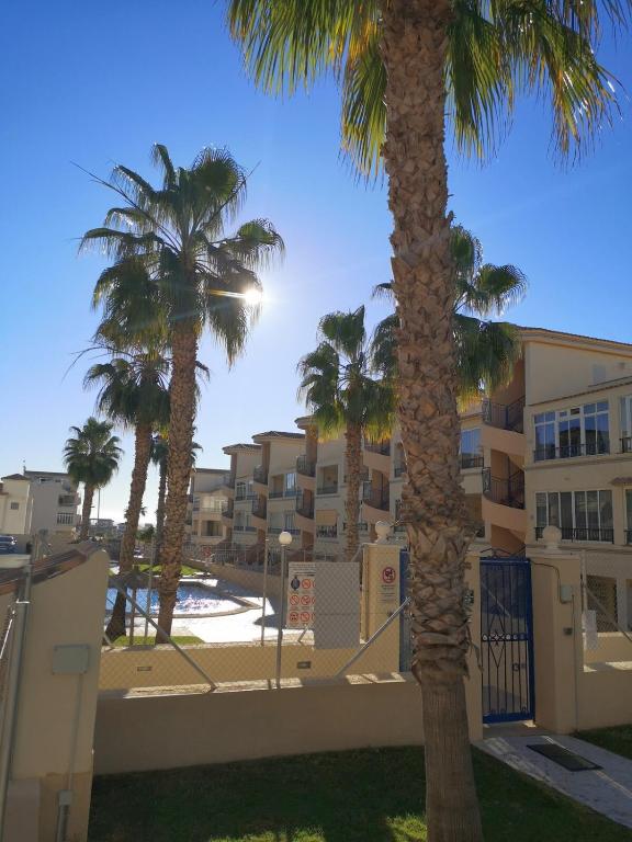 2 Swimming Pools, 6 people, Close to City Centre, Palm and Swimming Pool View - 5