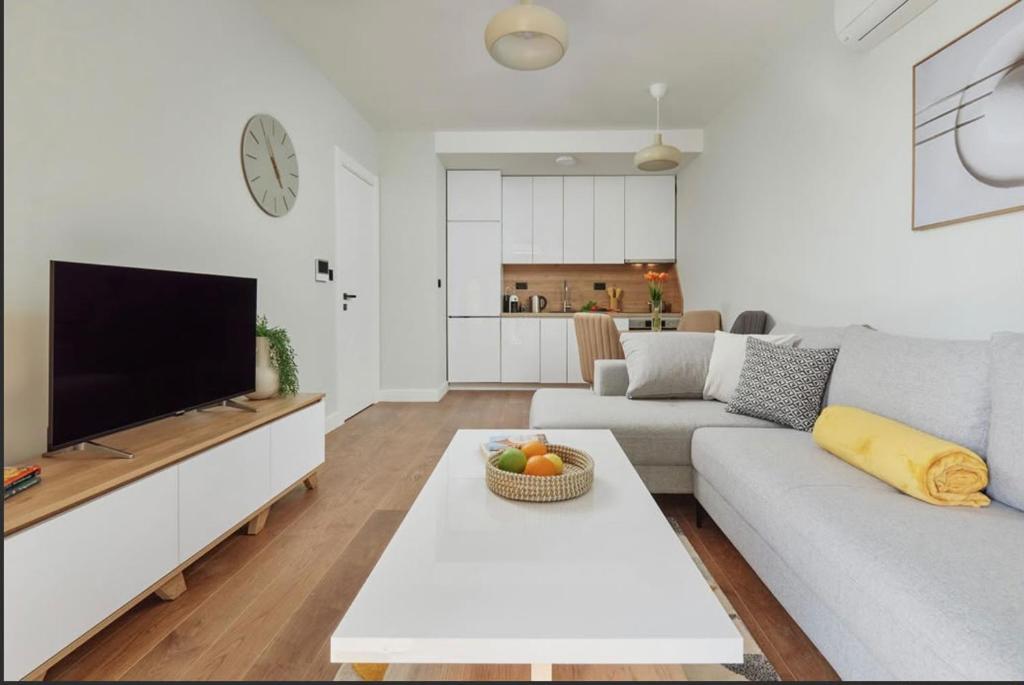 Tivat-Gate Apartment near Airport and City Center - 3