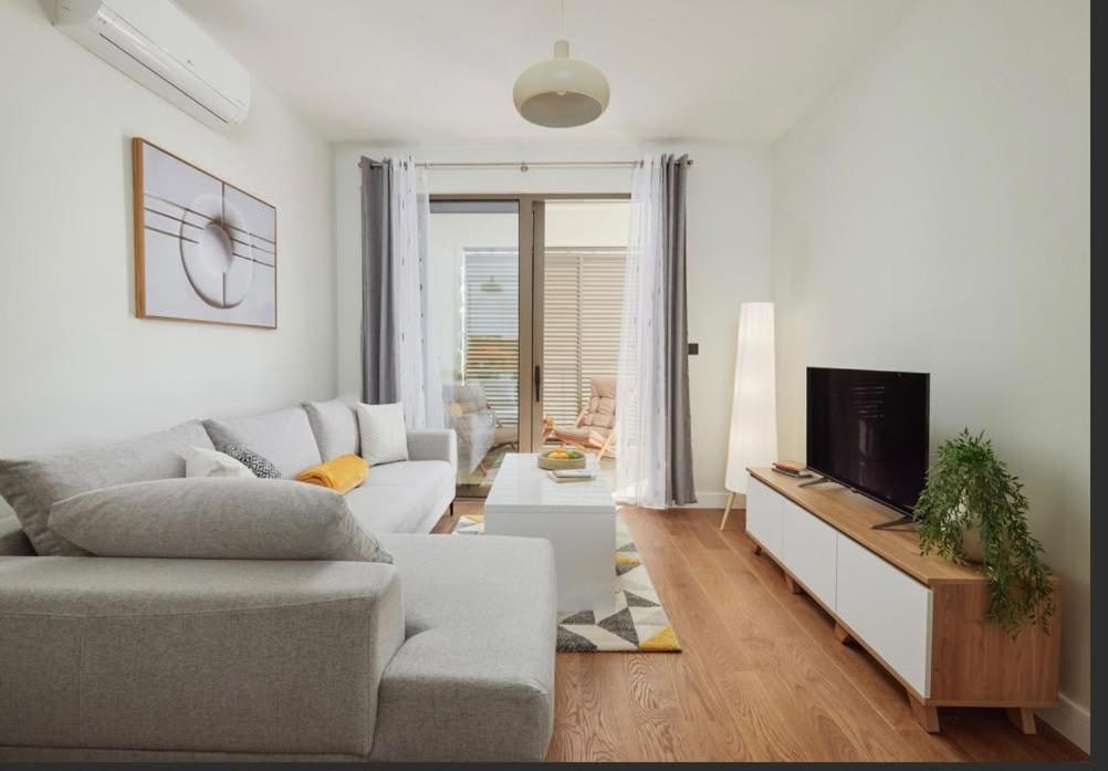 Tivat-Gate Apartment near Airport and City Center - 4