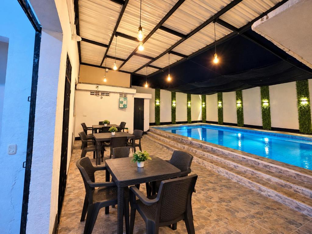 Espectacular casa con piscina privada en el centro de Girardot - 2