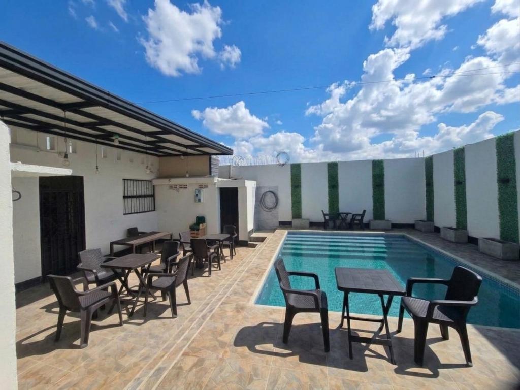Espectacular casa con piscina privada en el centro de Girardot - 1