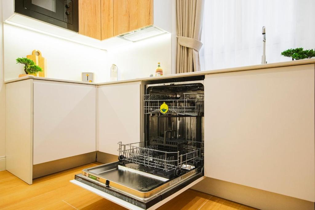 Luxury Apartment Duomo, Historic Centre, 2 bath, A - 3