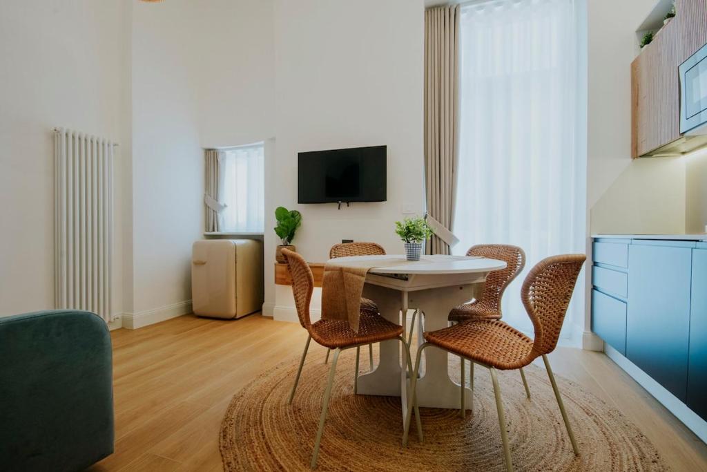 Luxury Apartment Duomo, Historic Centre, 2 bath, B - 2