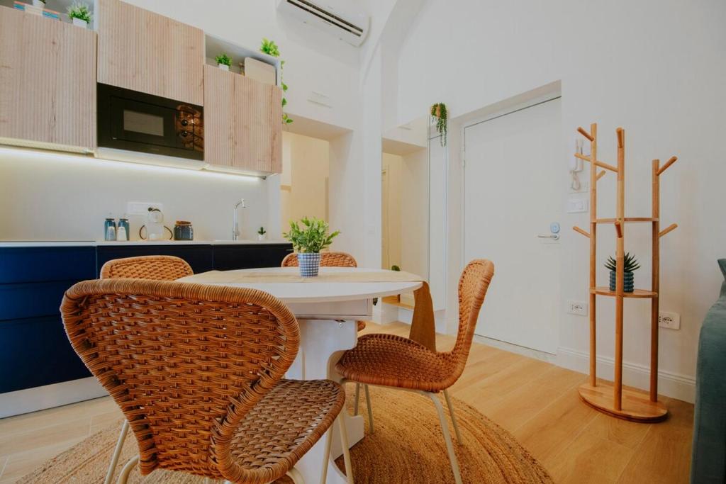 Luxury Apartment Duomo, Historic Centre, 2 bath, B - 3