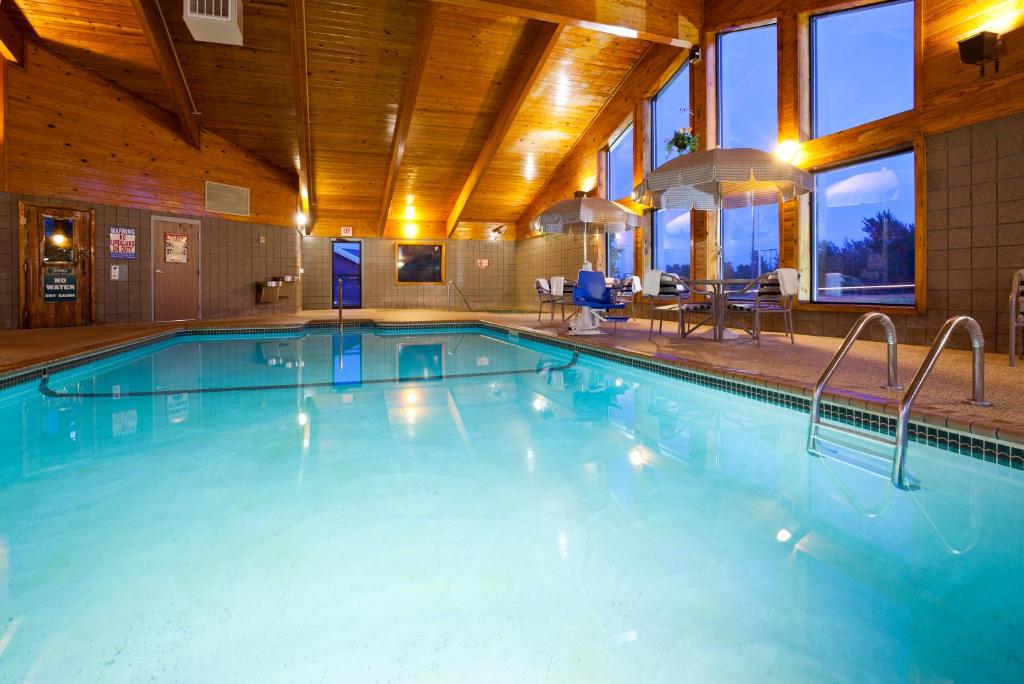 AmericInn by Wyndham Proctor Duluth Black Woods Conv Ctr photo