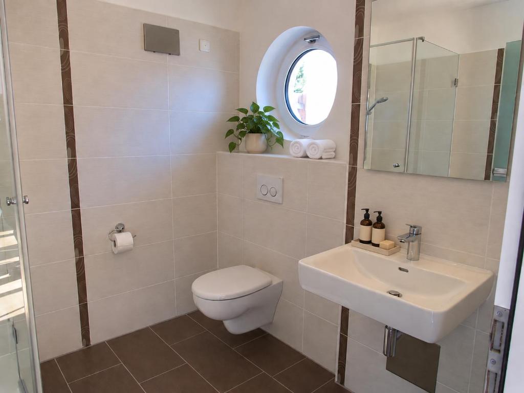 Sunnyside Garden Apartments - 5