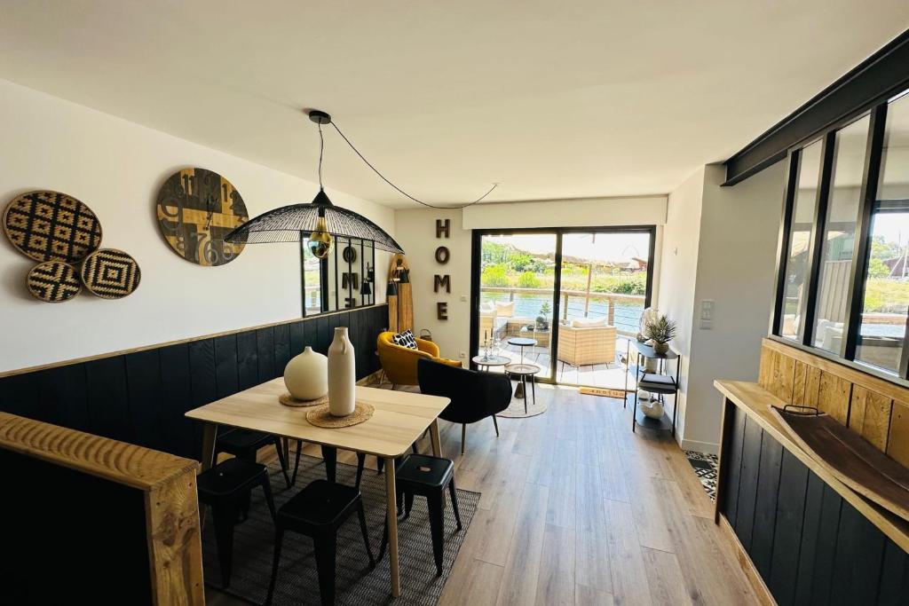 House by the water near the port of Larros - 2