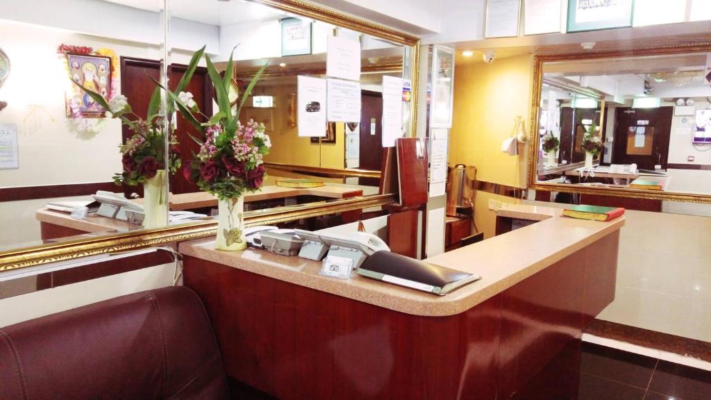 City HK Guest House 24 HOUR RECEPTION Block D & E 10TH FLOOR, Hong Kong