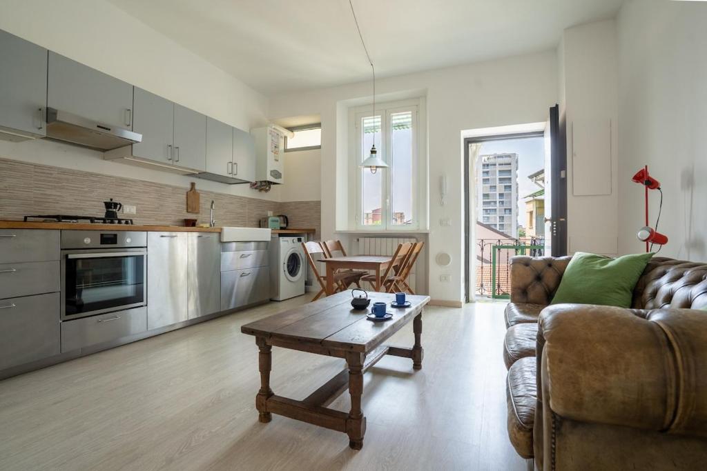 Spacious 50sqm Ringhiera Home with Balcony - Dergano M3 - 1