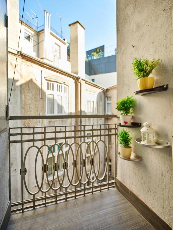 Studio Apartment Green Wall photo