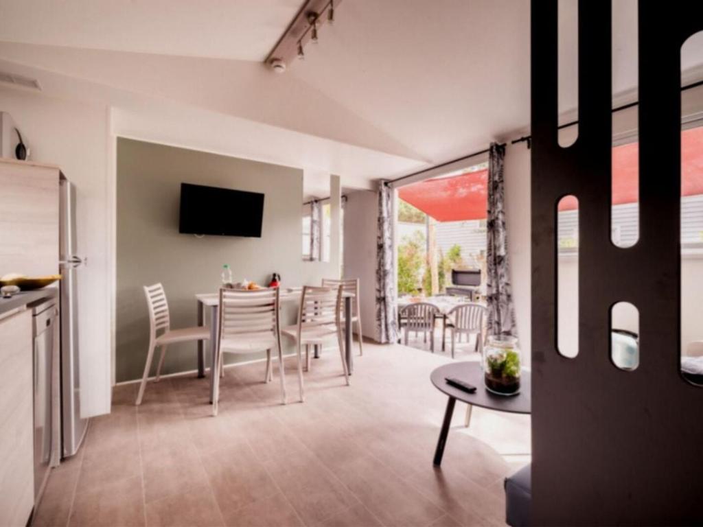 Mobil-home, climatisation, animaux acceptés - 6 pers. - FR-1-929-5 - 5