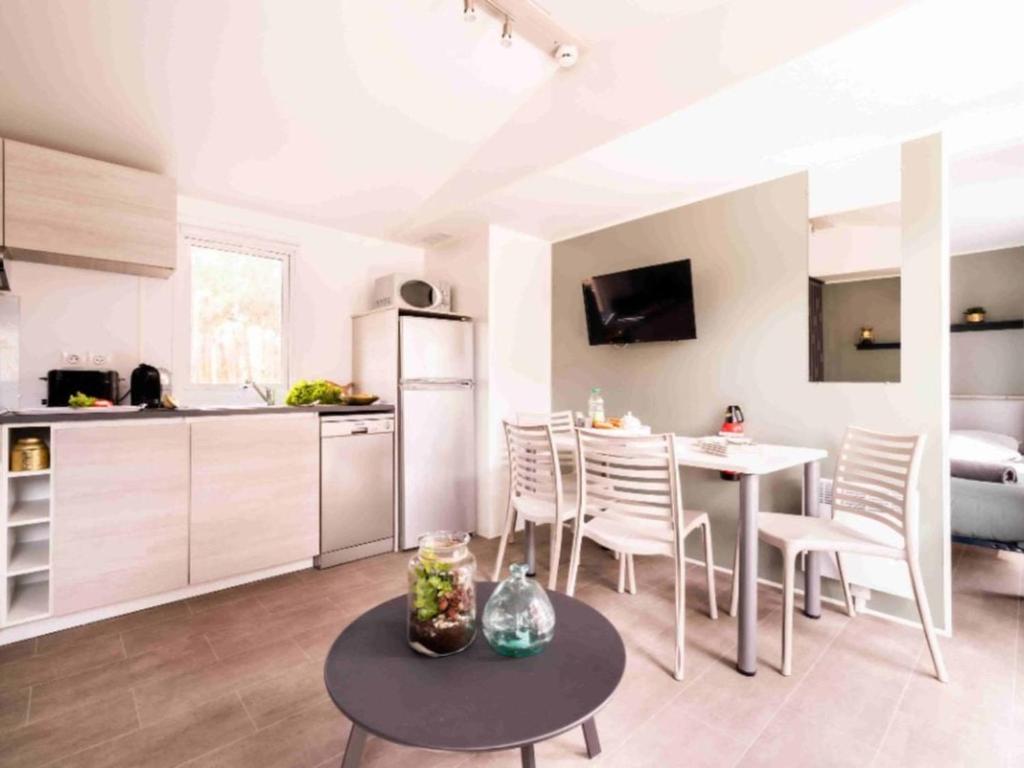 Mobil-home, climat et animaux OK - 6 pers. - FR-1-929-10 - 3