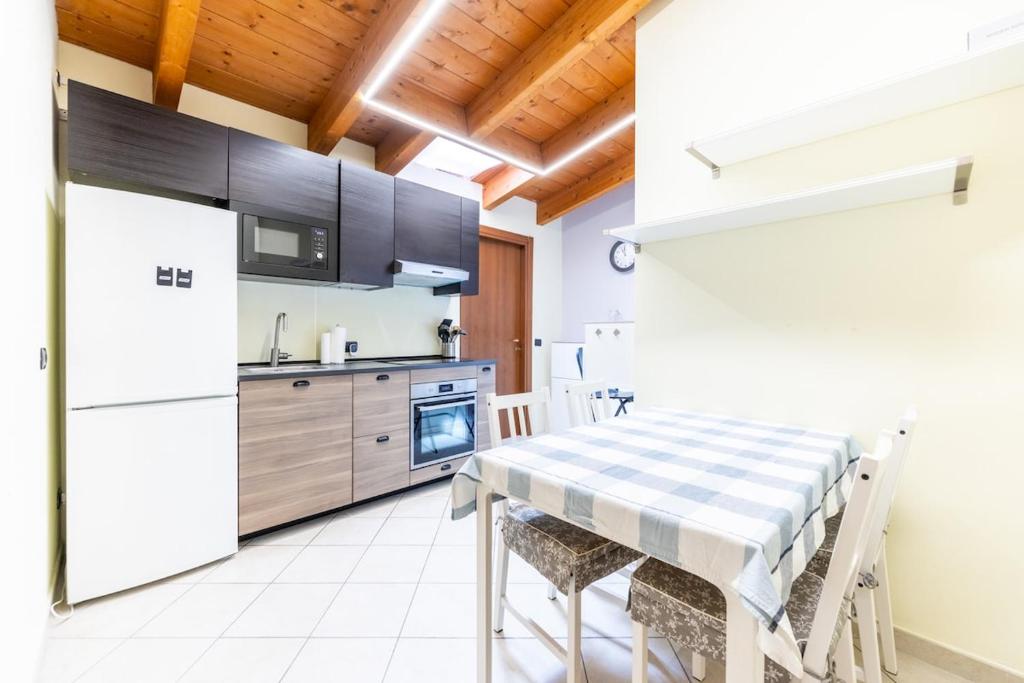 Attico per 4 persone, AC, Wi-Fi, Milano Centrale 15 min - 1