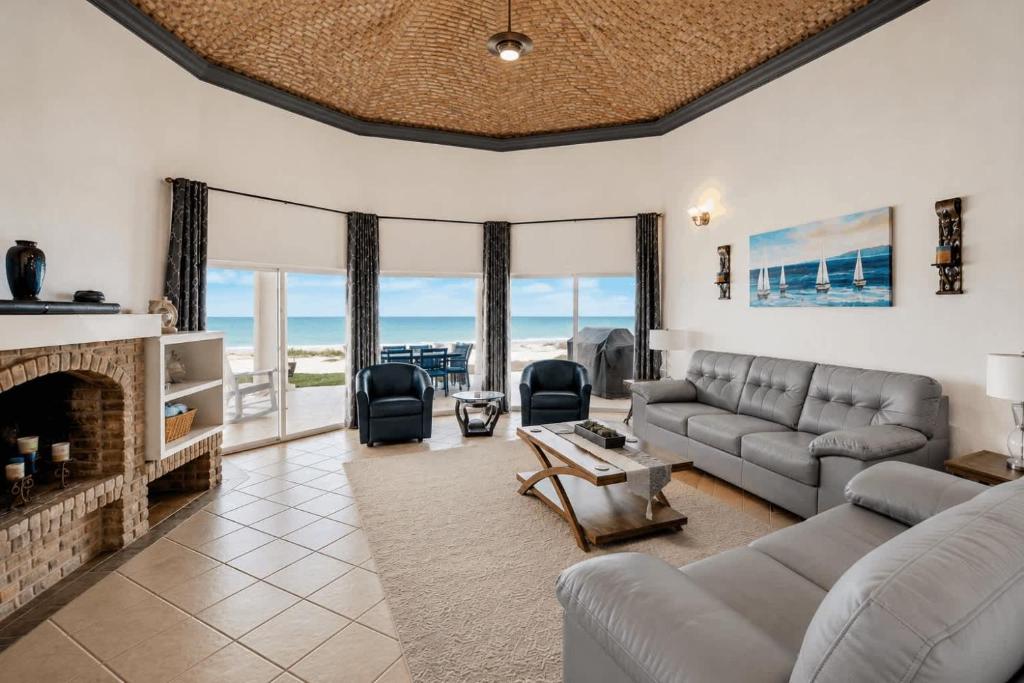 Villa 20 Beachfront Las Palmas Resort - 2