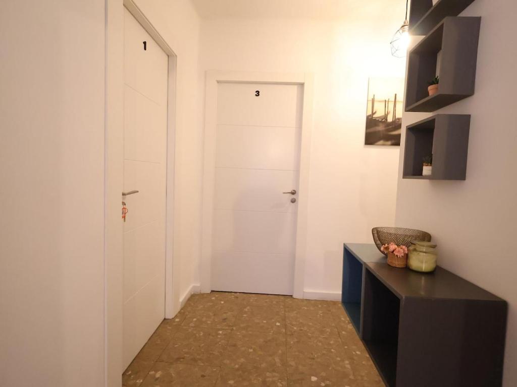 Galicia Room 4 - Single Room with Desk in Arroyo de la Miel - 3