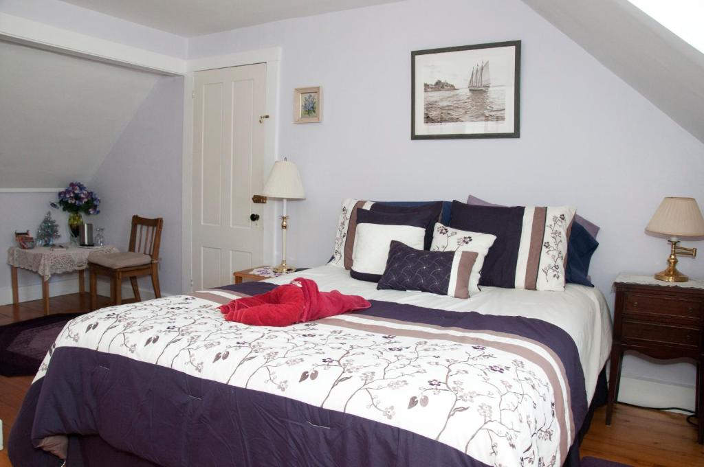 Candlebay Inn photo