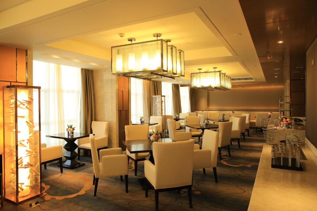 Bar/lounge, Ramada Yiyang Taojiang in Yiyang