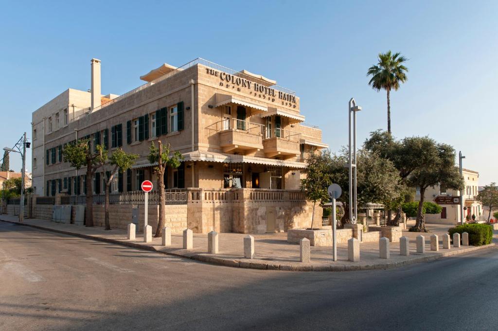 Entrance, The Colony Hotel in Haifa
