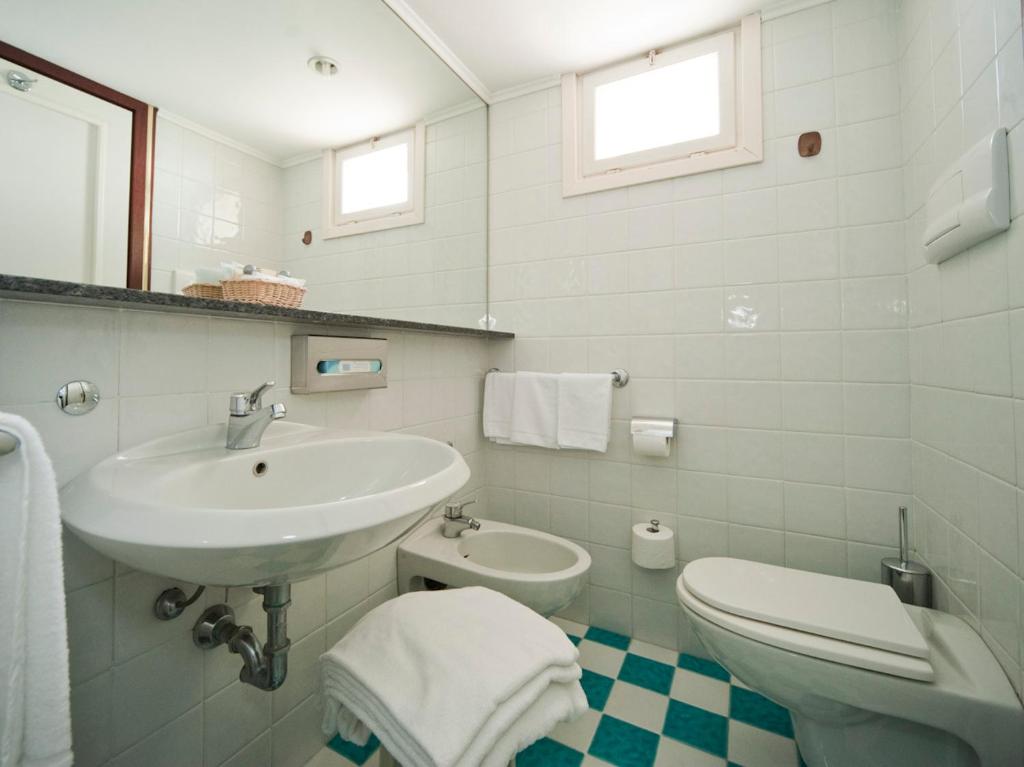 Hotel Beny — Pokoje in Jesolo, Wenecja Euganejska