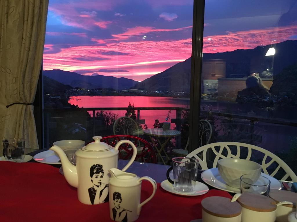 Breakfast at Tiffanys, Queenstown