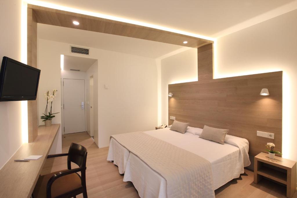Hotel Carlos I — Hotel rooms in Benidorm, Valencian Community
