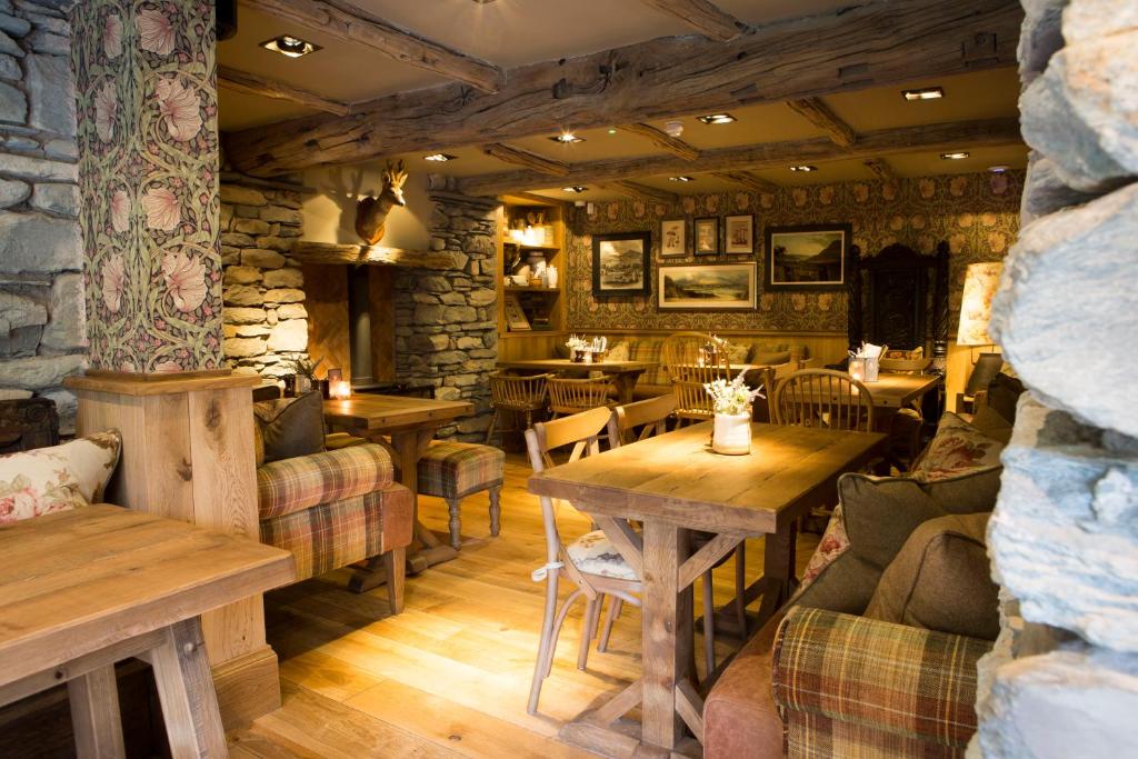 The Queen's Head Hotel - photo 4