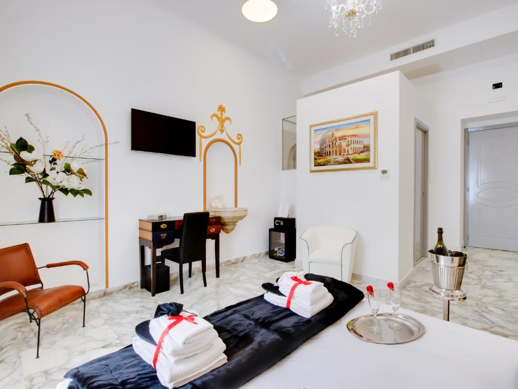 Queen Palace Suites - 4