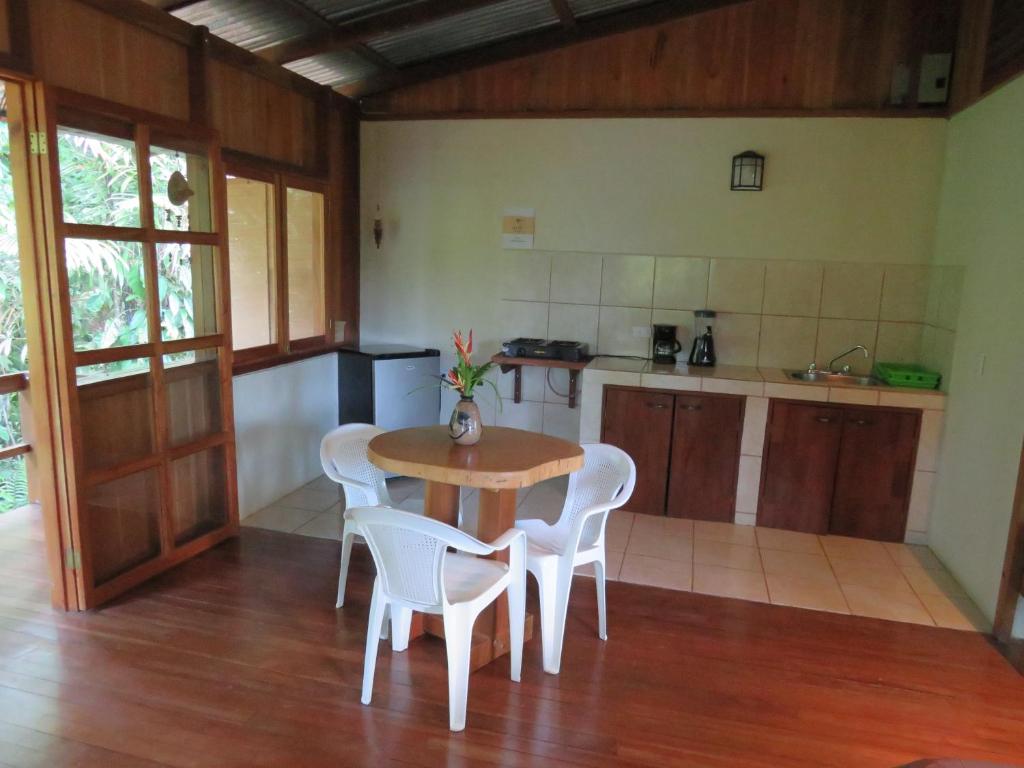 Cabanas Bajo Bosque Drake