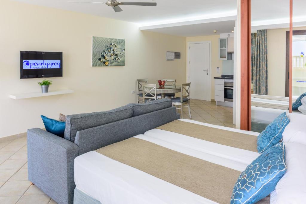 Pearly Grey Ocean Club Apartments & Suites photo