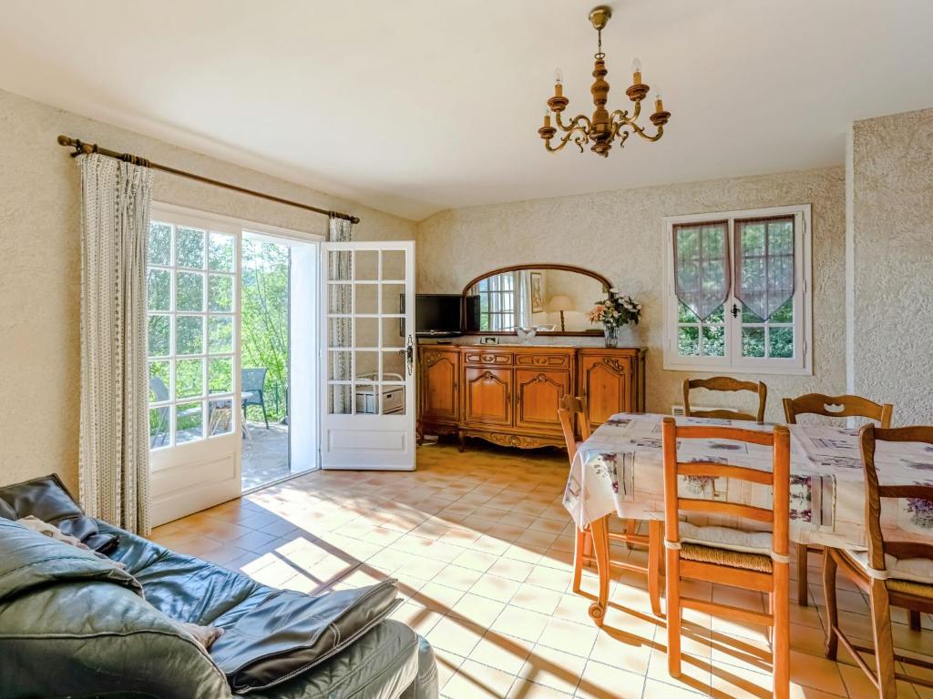Holiday Home in Bormes-les-Mimosas with Pool - 4