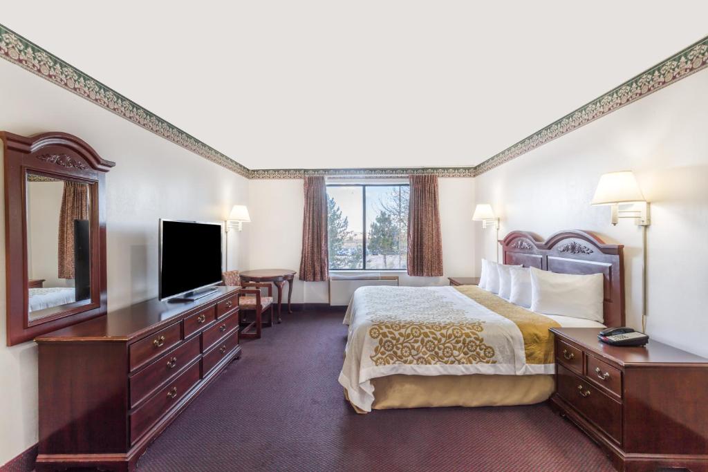 Days Inn by Wyndham Evanston WY photo