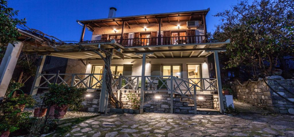 Argyroyla Damouchari Studios — Hotel in Mouresion