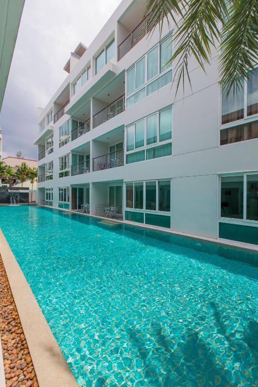 スイミングプール