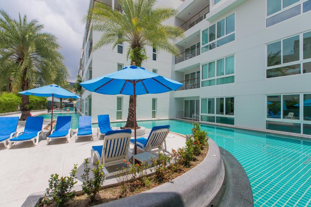 スイミングプール