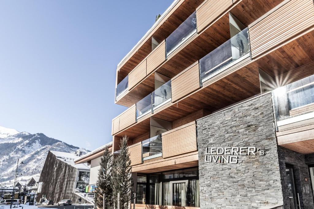 Lederer's living photo