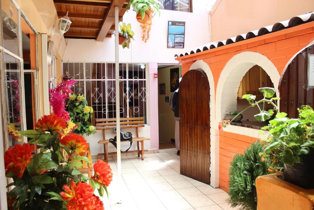 Hostal Yumbo Imperial photo