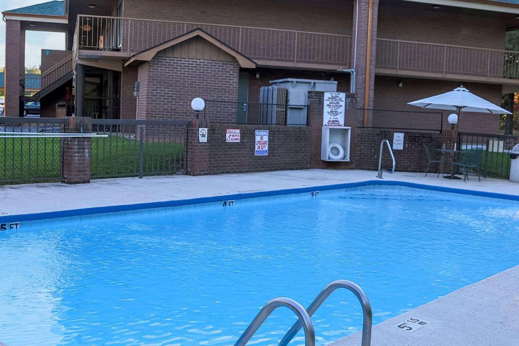 Days Inn by Wyndham Wilkesboro photo