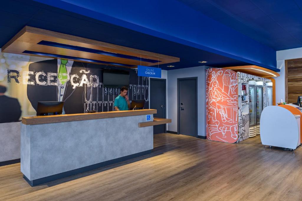 ibis budget Curitiba Aeroporto photo