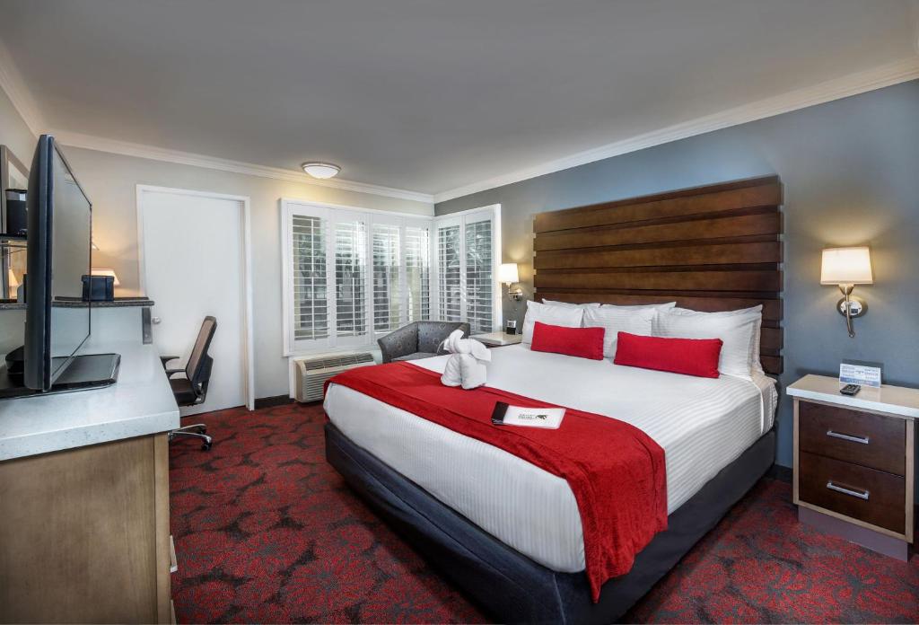 Desert Palms Hotel & Suites