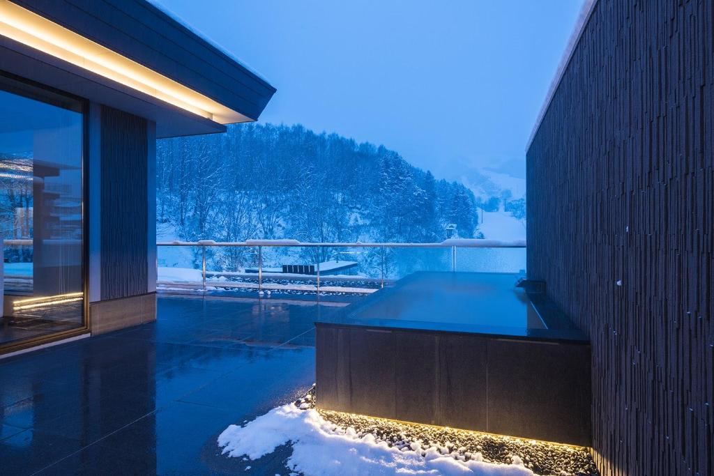 Hot spring bath