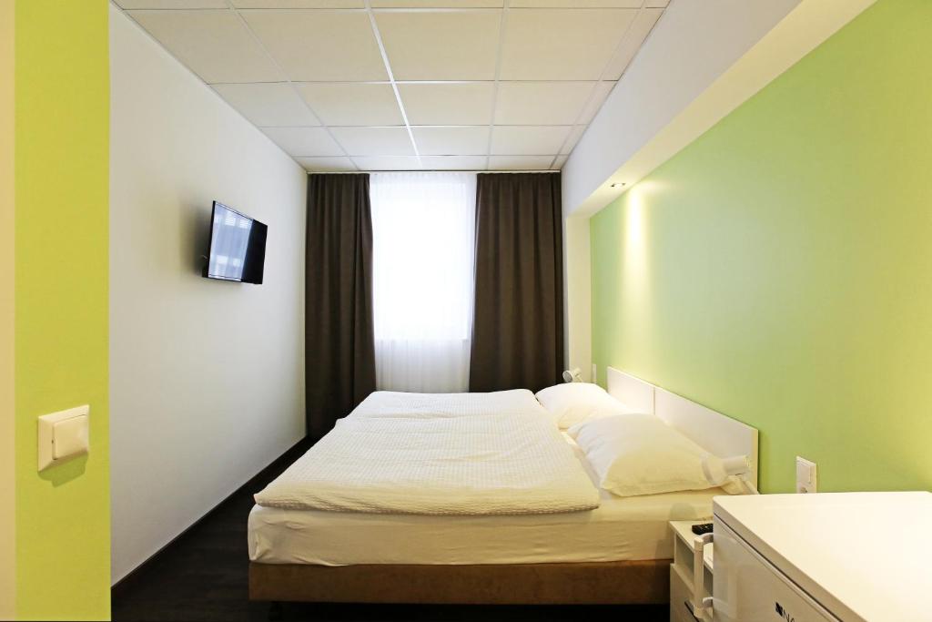 Δίκλινο Δωμάτιο - με 1 διπλό ή 2 μονά κρεβάτια