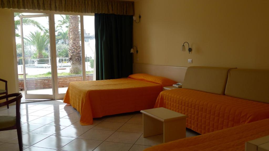King's House Hotel Resort - 5